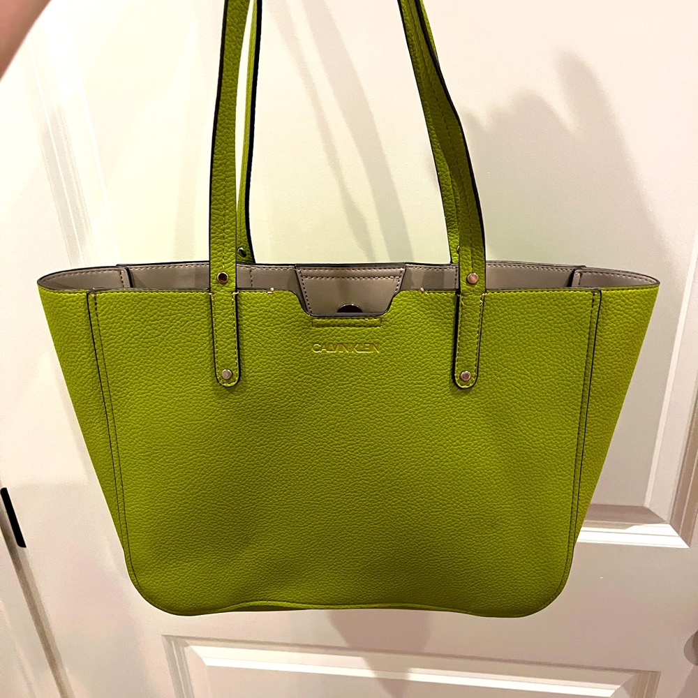 Green Calvin Klein tote EUC